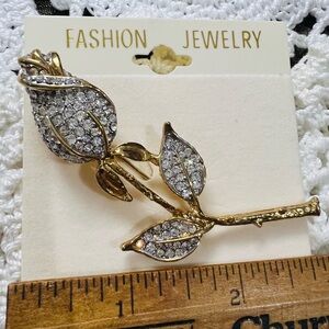 Vintage Rose Bud fashion jewelry brooch pin, in original package